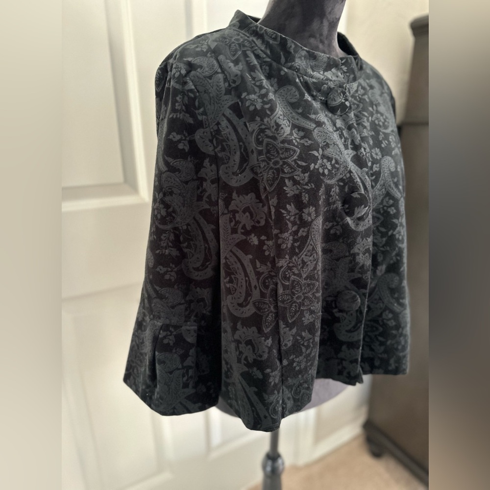 Beautiful Edward Swing Jacket in Black on Black Paisley Velvet with Lining - Picture 3 of 6